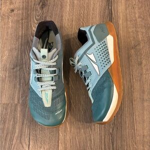 Altra Athletic Shoes in Teal and White